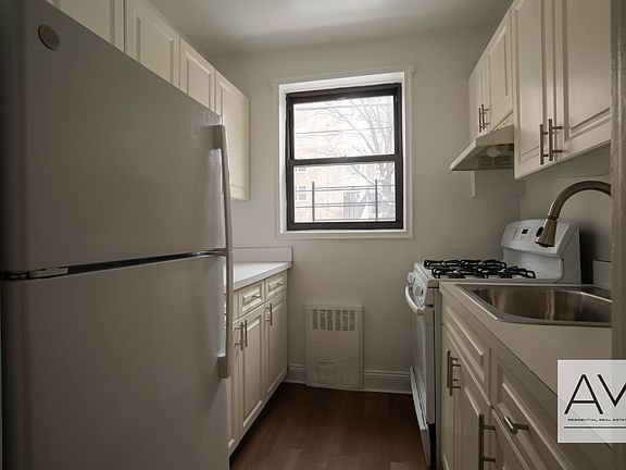 3rd image of 3640 Johnson Ave APT 3F