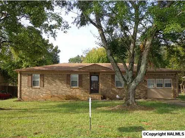 6303 Creighton Ave NW, Huntsville, AL 35810