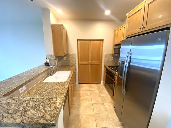 4th image of 2367 Jefferson St Unit 217