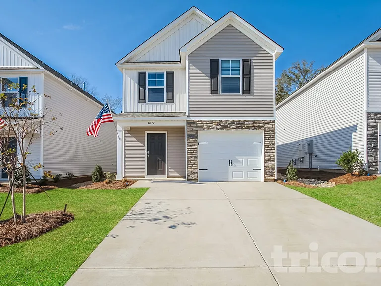 1077 Crescent Moon Loop Rd — Photo 1
