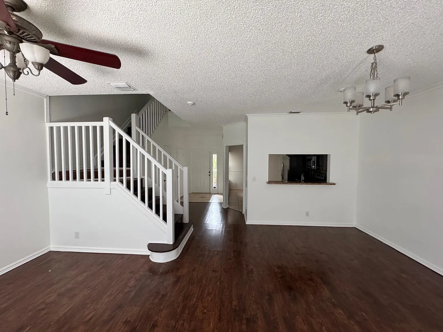 3 bed, 2.5 bath, 1449 sqft, $3,100 — Photo 4