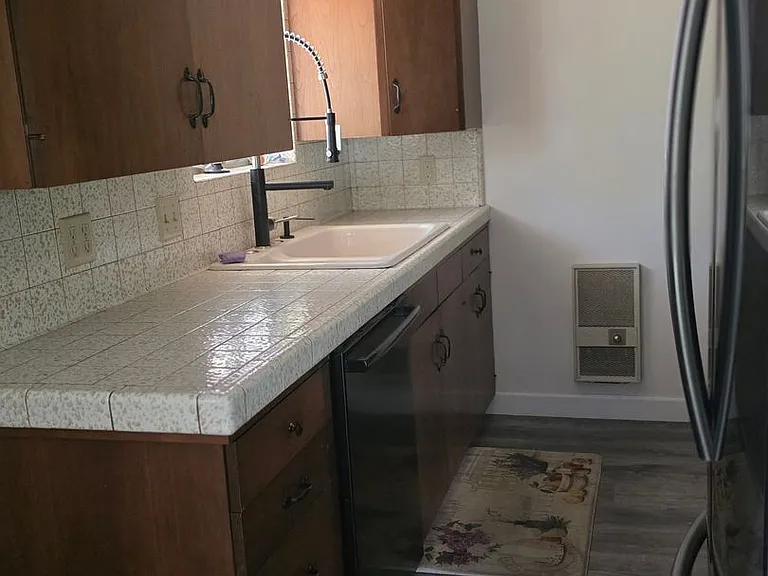 686 Virginia Dr — Photo 7