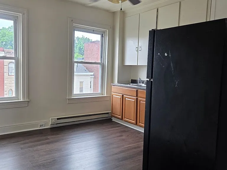 540 W Market St — Photo 3