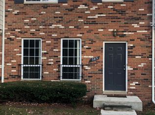 585 Fox Hills Dr N, Bloomfield Hills, MI 48304