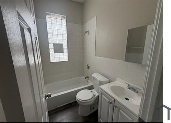 2nd image of 6336 S Champlain Ave #2