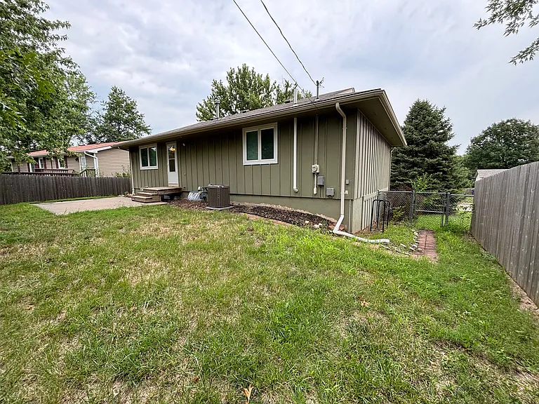 3423 Woods Dr — Photo 19