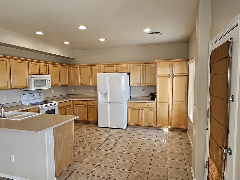 2250 S 88th Dr — Photo 3