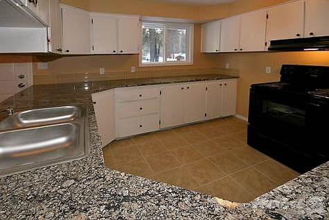 002_Kitchen