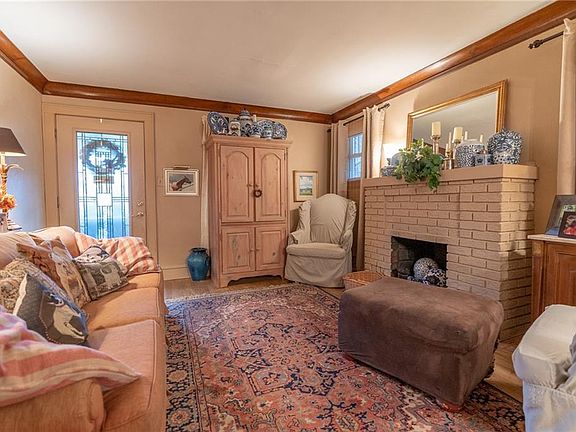 5th image of 410 Sumatra Ave