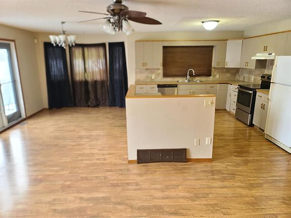 3rd image of 11129 W 92nd St