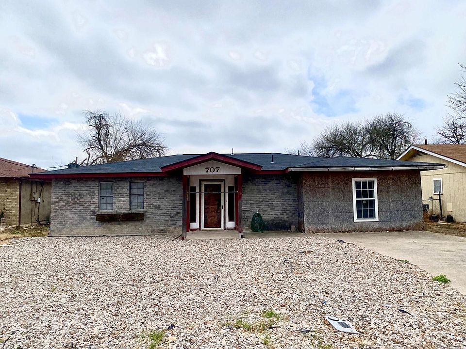 1st image of 707 E 9th St