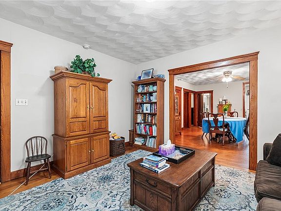 5th image of 196 Cameron St
