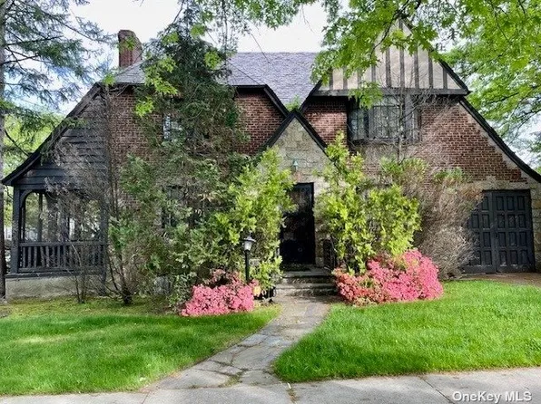 39 North Drive image 1 of 11