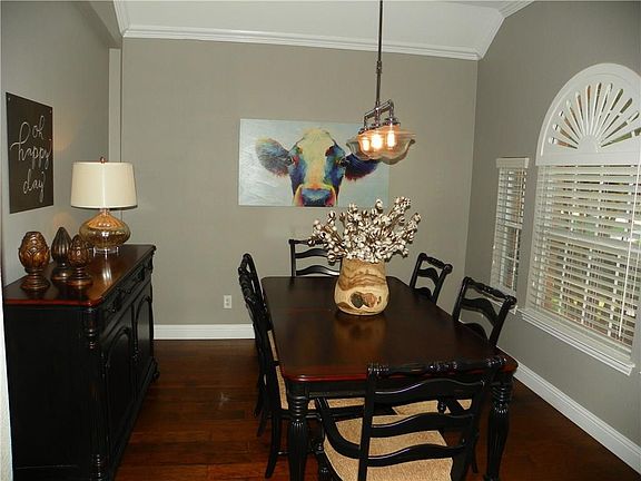 3rd image of 1178 Southhampton Dr