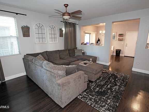 4th image of 1733 E ELGIN Street