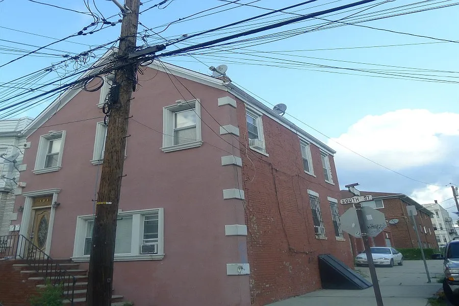 Building Photo 3