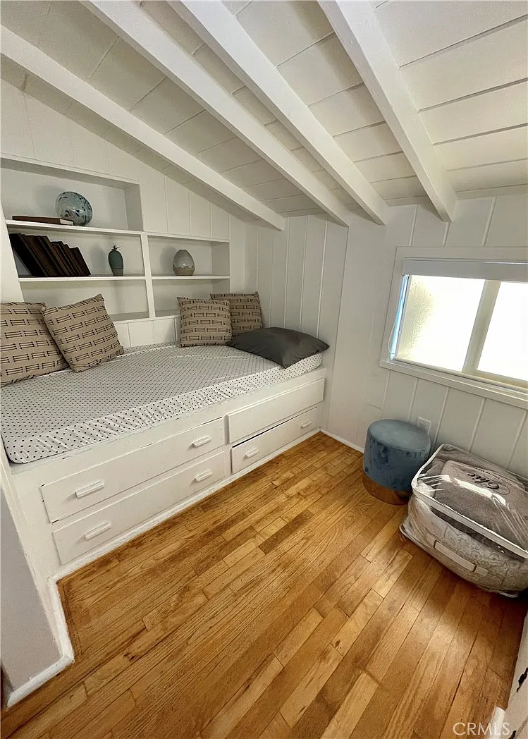 1 bed, 350 sqft, $2,400 — Photo 3