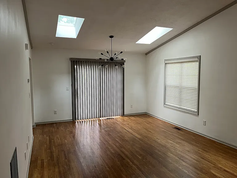 6141 Hanna Ct — Photo 2