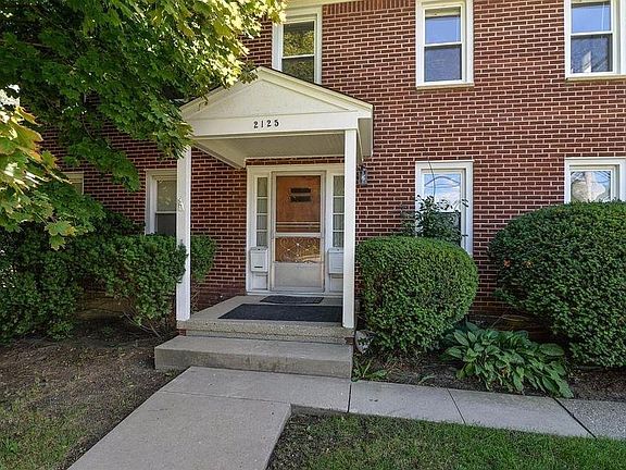 2nd image of 2125 Jackson Ave APT 1