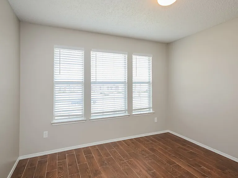 2813 McIntosh Ct — Photo 7