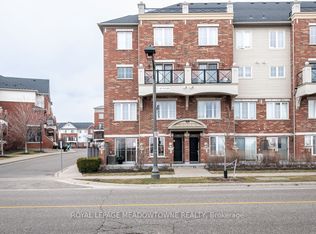 51 Hays Blvd #10, Oakville, ON L6H0J1