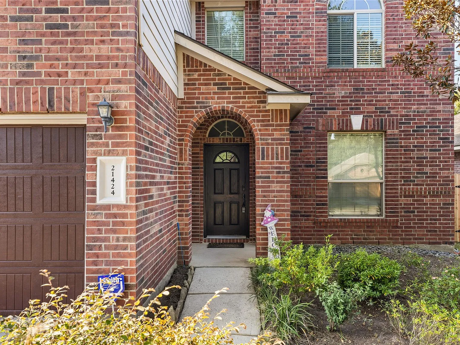 4 bed, 2.5 bath, 2321 sqft, $2,400 — Photo 4