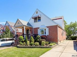 58-23 203rd St, Oakland Gardens, NY 11364