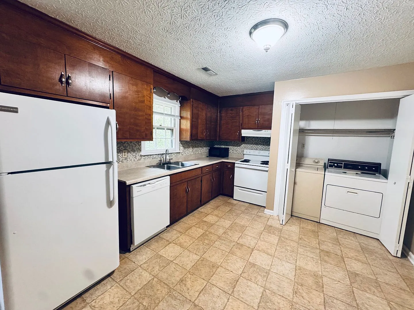 102 Willow Oak Terrace — Photo 4