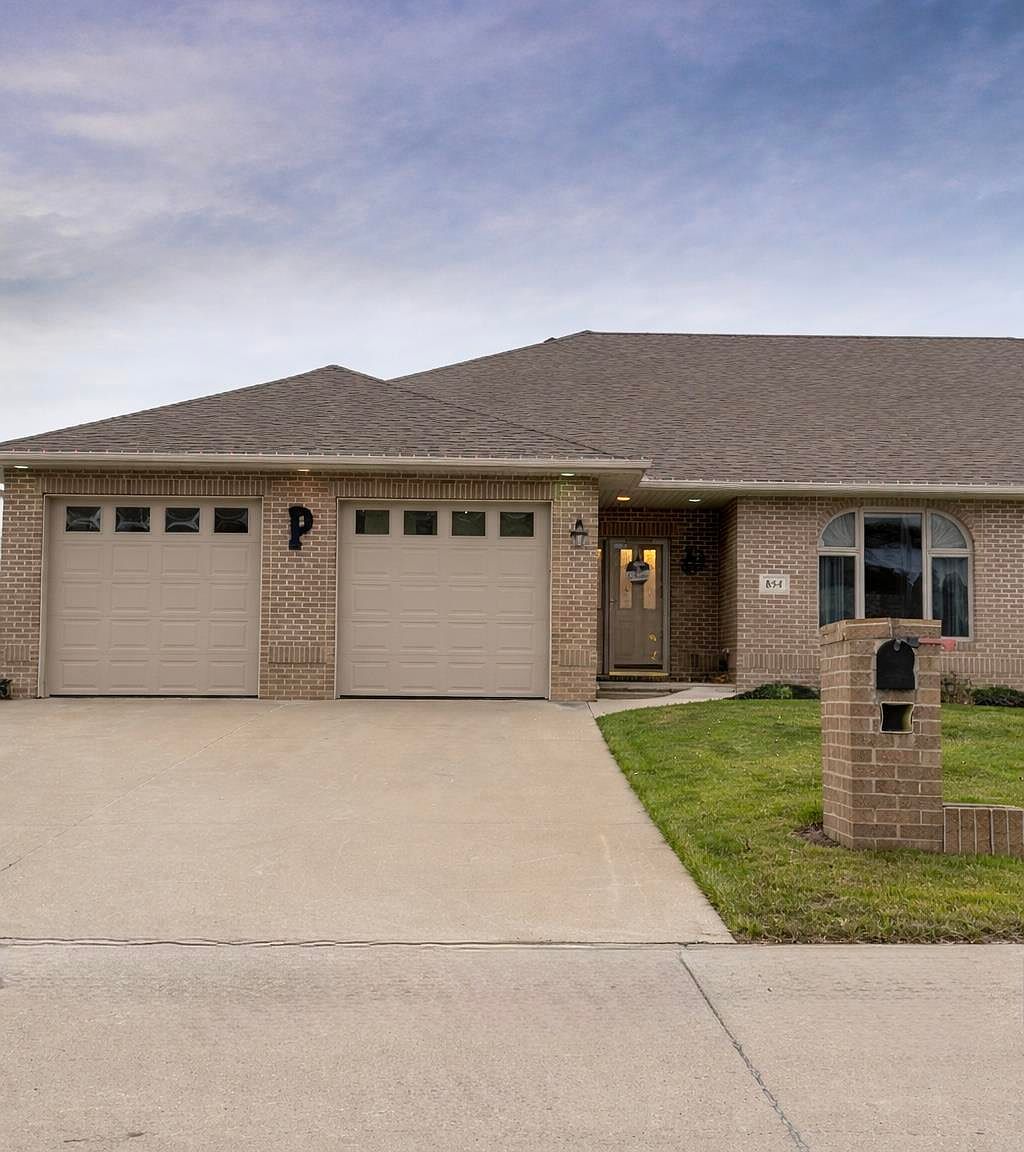 854 Springbrook Dr