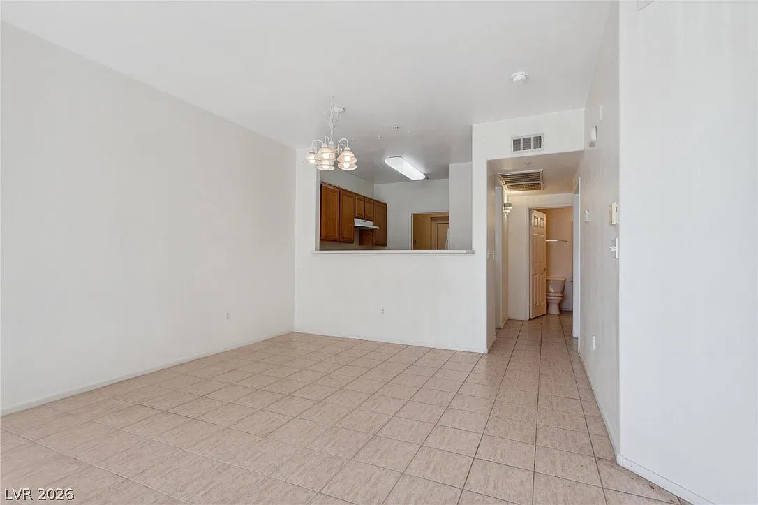 1 bed, 1.0 bath, 743 sqft, $1,100 — Photo 3