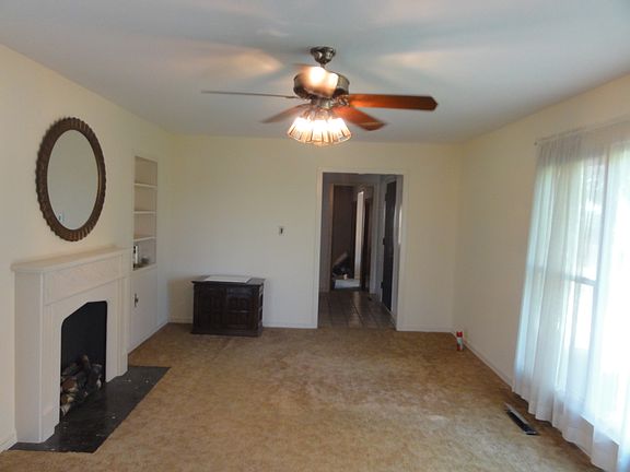 3rd image of 908 W Davis Dr