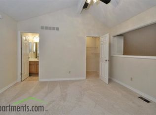 1207 Pikeview Ln, Ballwin, MO 63021