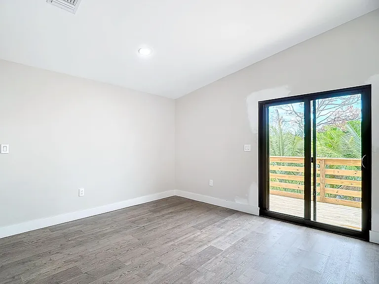 2505 Storter Ave — Photo 16