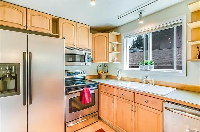 12521 SE 30th St — Photo 9