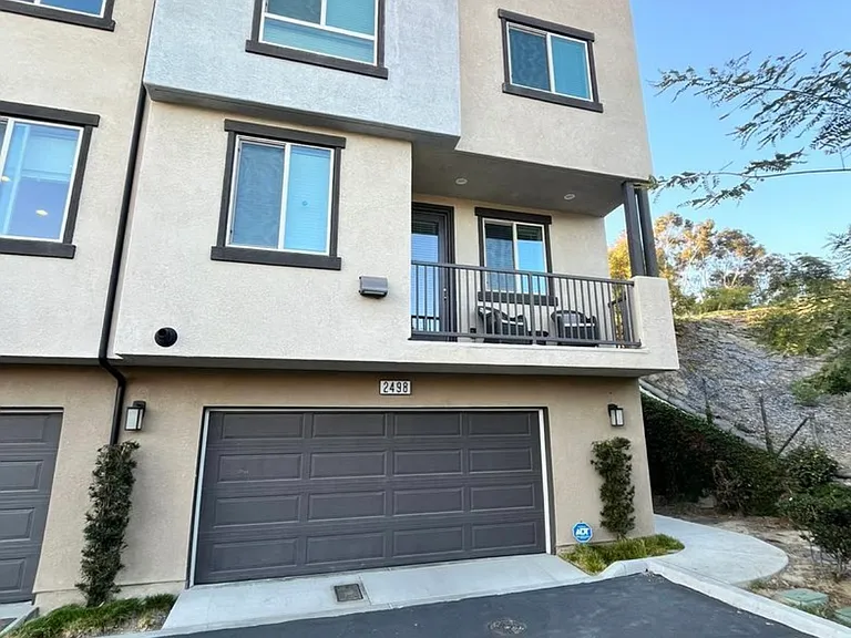 2498 Solara Ln — Photo 1