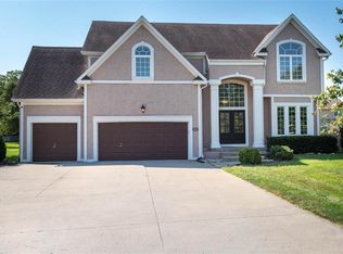 5913 NE Coral Cir, Lees Summit, MO 64064