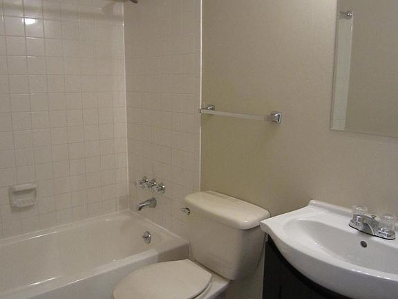 5th image of 4506 Villagreen Dr