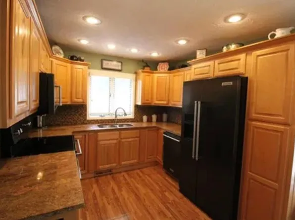 610 E Maplewood St, Springfield, MO 65807