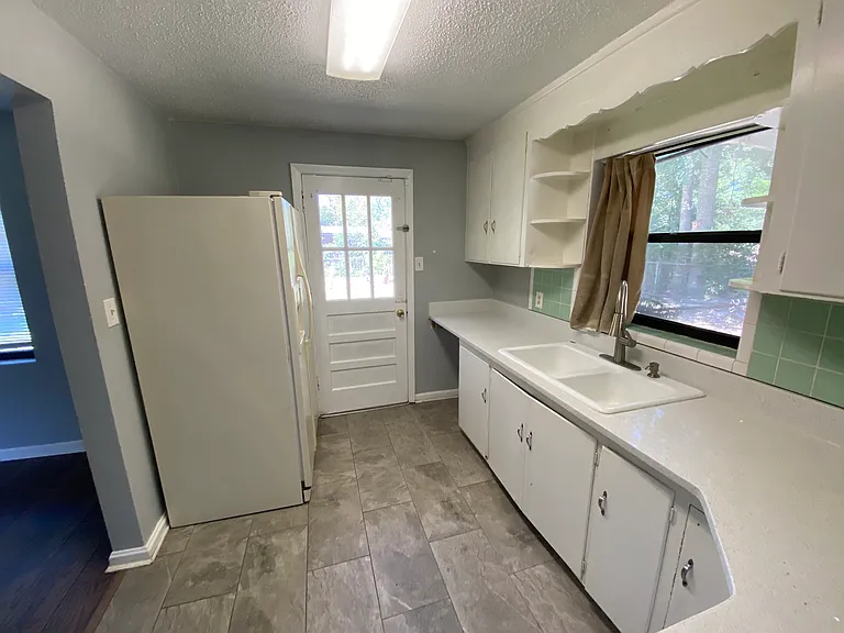 10 Ivanhoe Ave — Photo 10