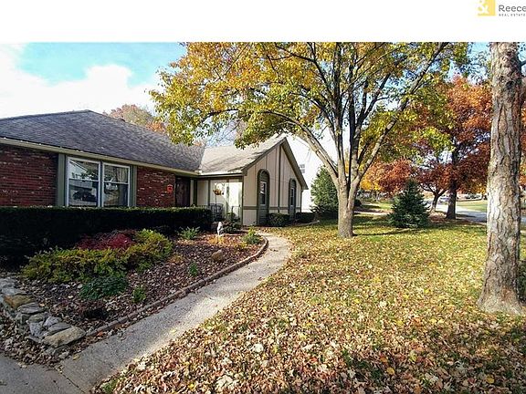 Culdesac lot in very nice Lenexa neighborhood.  Neighborhood pool, walking trails and park.