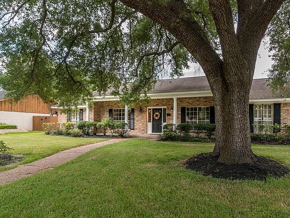 2nd image of 1410 Antigua Ln