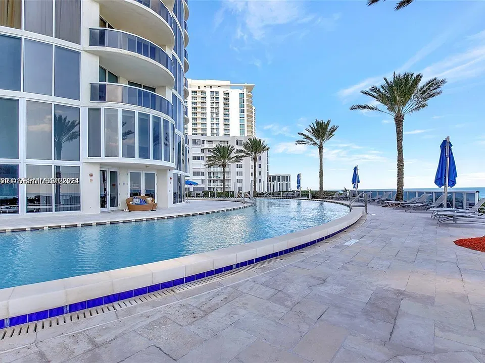 17201 Collins Ave #3101