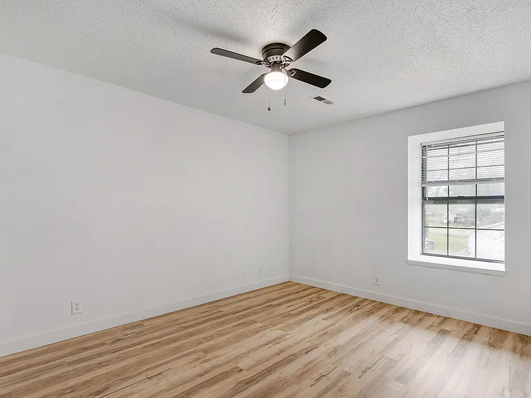 1221 S Park Ave #15 — Photo 9