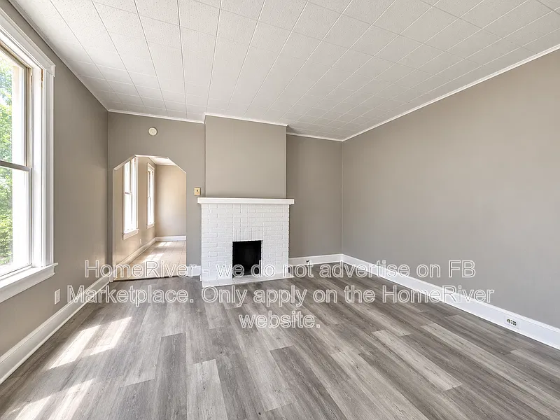 1661 Dewey Ave