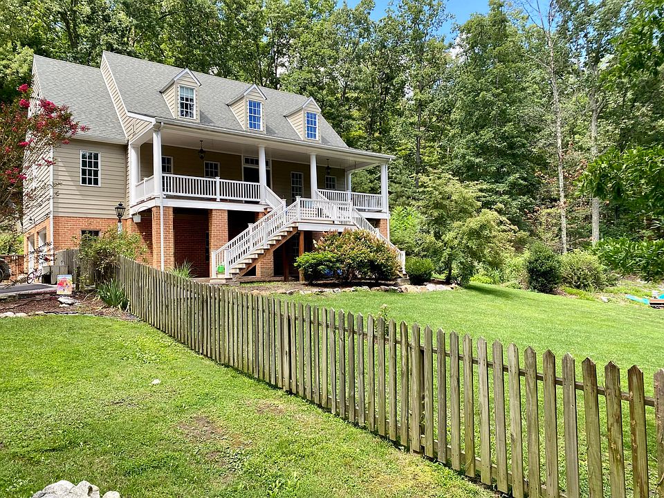 1st image of 110 Country Club Ln W