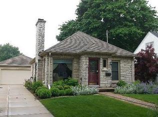 5955 N Santa Monica Blvd, Whitefish Bay, WI 53217