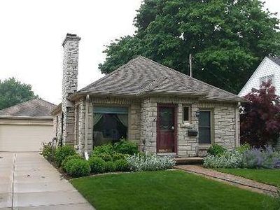 5955 N Santa Monica Blvd, Whitefish Bay, WI, 53217