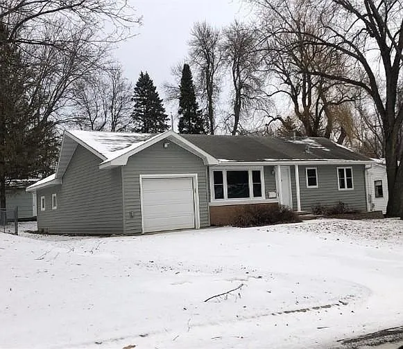 4 bed, 1731 sqft, $1,850 — Photo 1
