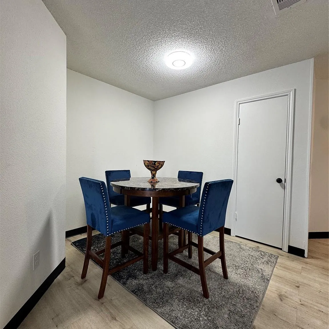 2 bed, 2.0 bath, 934 sqft, $1,550 — Photo 3