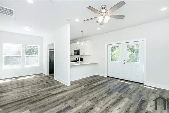 3 bed, $1,850 — Photo 4